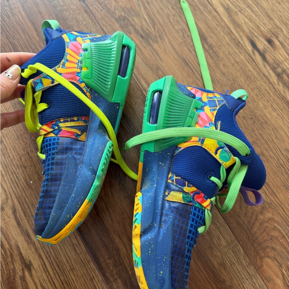 Nike LeBron Witness 7 Kaleidoscope GS DQ8650-400 - Picture 3 of 10